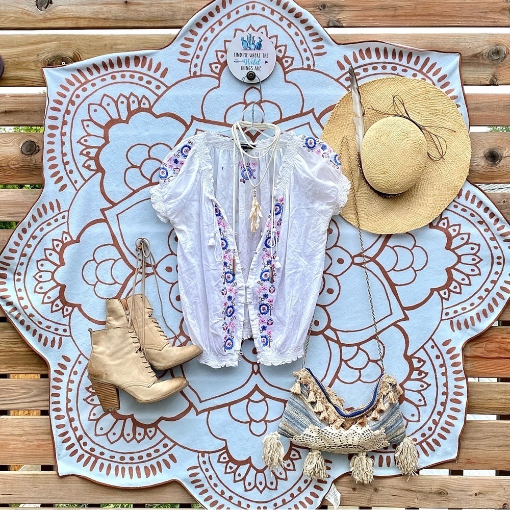 Folk Prairie farmhouse vibe Embroidered boho Blouse/cover up w shabby chic feel